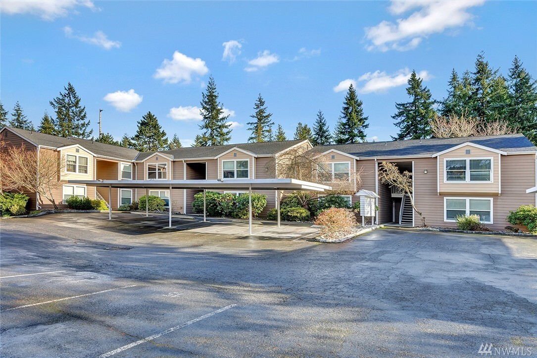 Property Photo: 14715 SE 24th St 202 WA 98007