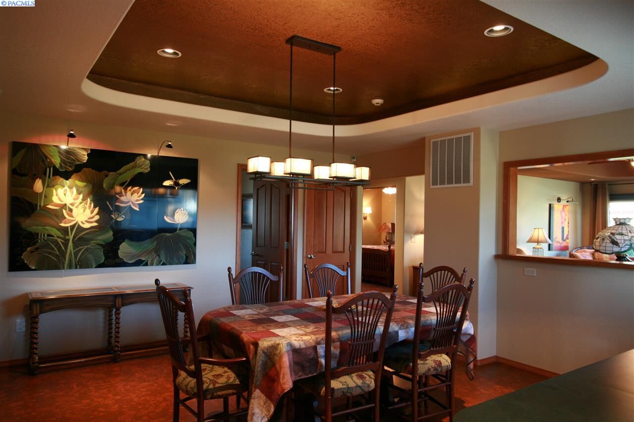 Property Photo: 408 E 4th St WA 98930