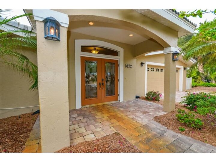 Property Photo: 5232 Shadow Lawn Drive FL 34242