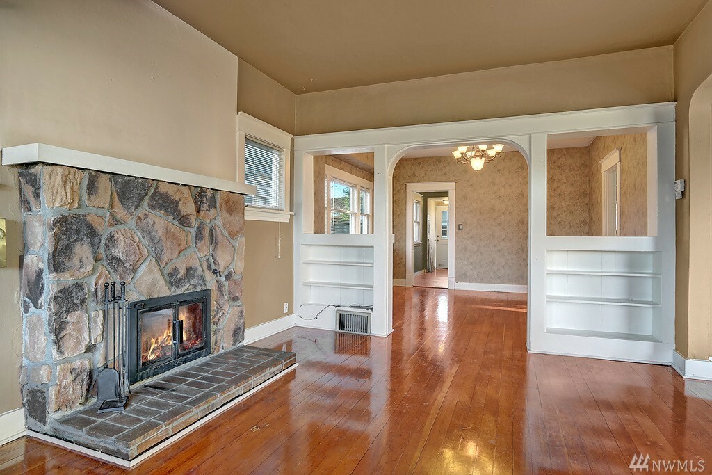 Property Photo:  1706 Lombard Ave  WA 98201 