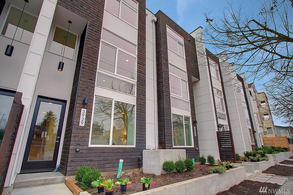 Property Photo:  3925 California Ave SW  WA 98116 