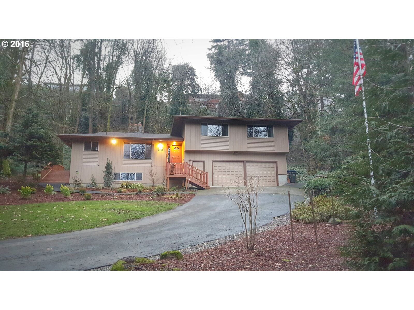 Property Photo:  3708 SE Aldercrest Rd  OR 97222 