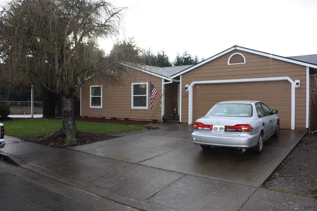 Property Photo: 5215 Bobbie Ct N OR 97303