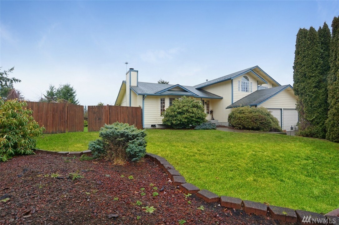 Property Photo:  12113 204th Ct Av E  WA 98391 