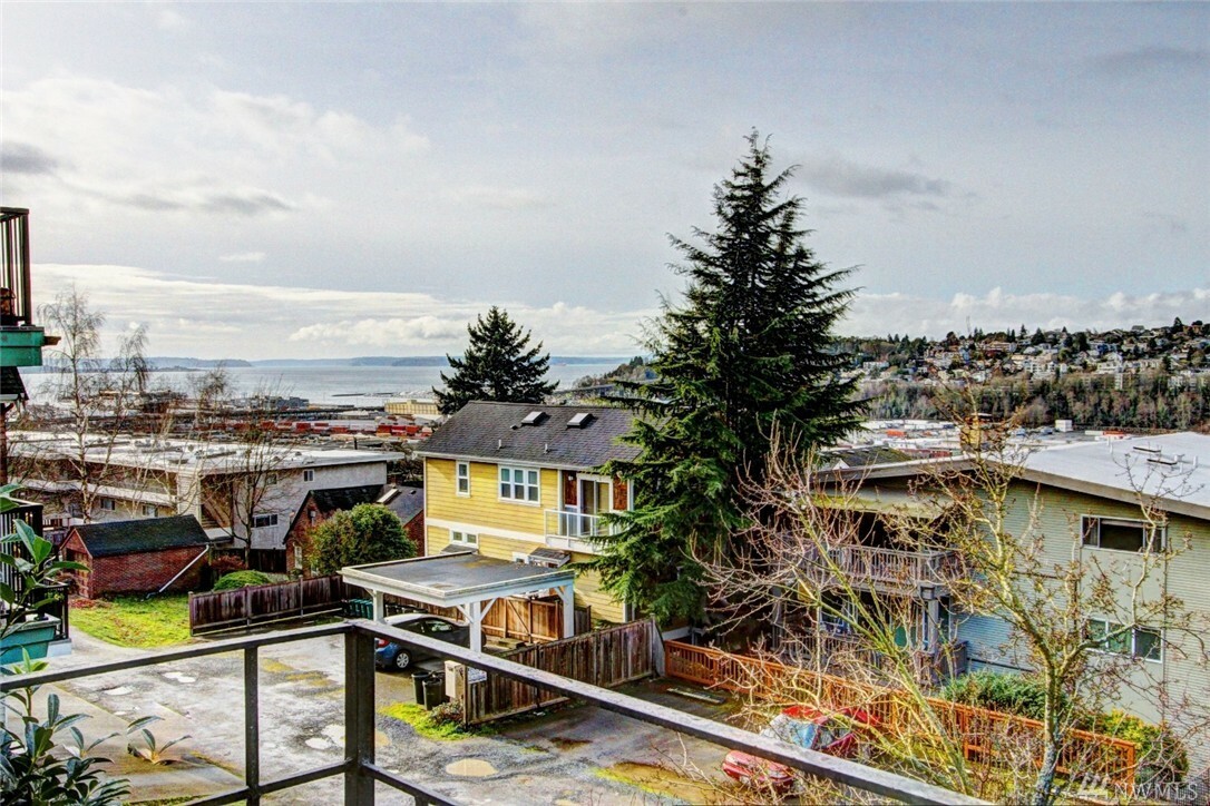 Property Photo:  2551 13th Ave W 12  WA 98119 