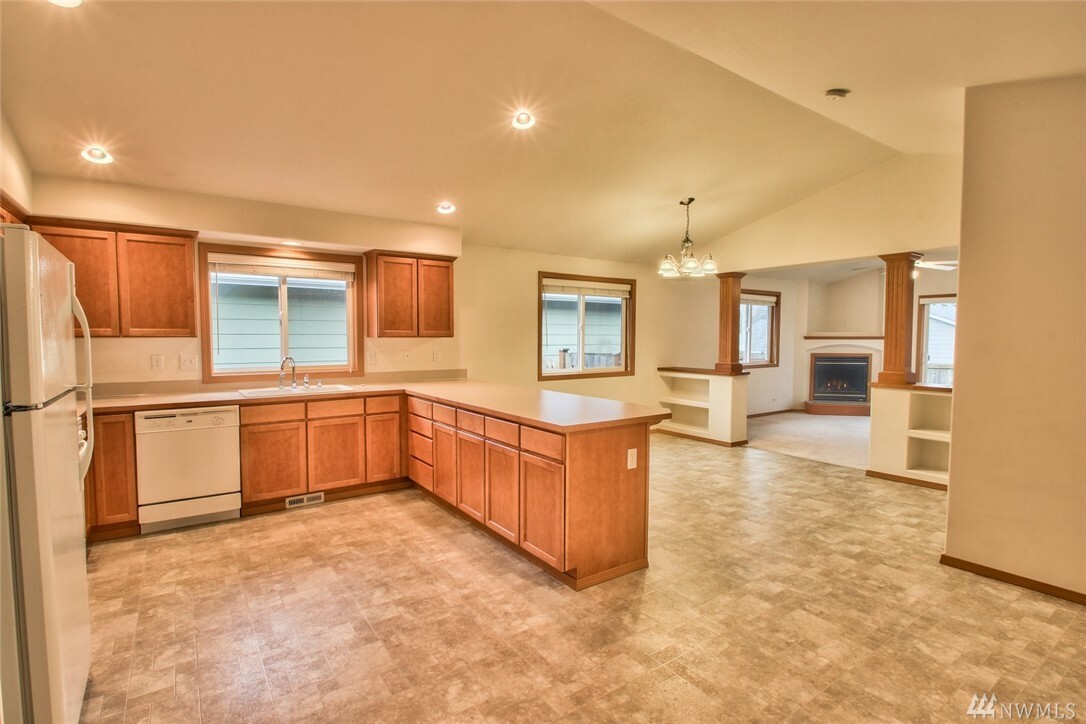 Property Photo: 240 Shantel St WA 98274