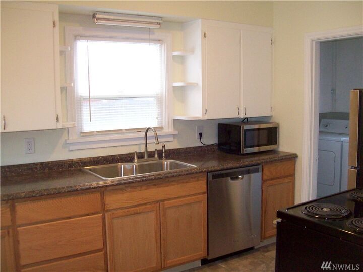 Property Photo:  301 S Sampson St  WA 98926 