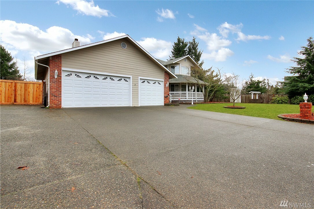 Property Photo:  19305 106th Av Ct E  WA 98338 