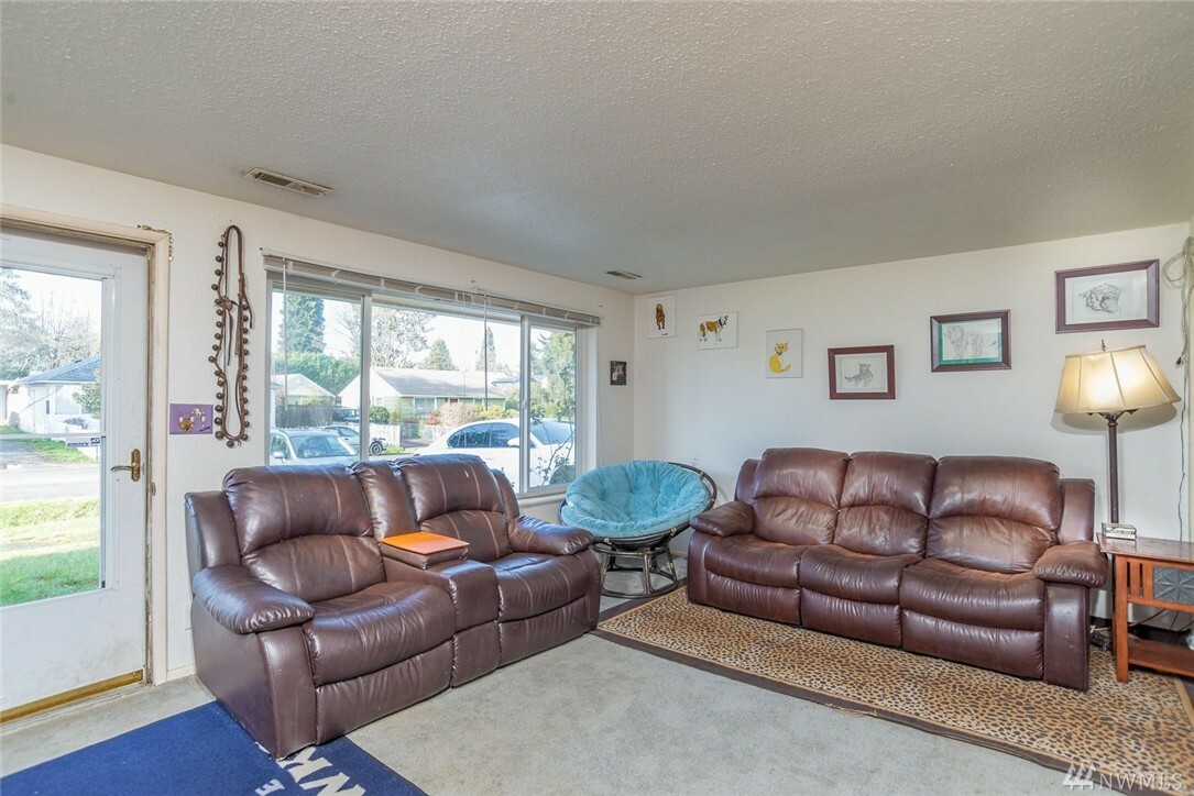 Property Photo: 10642 1st Ave SW WA 98146