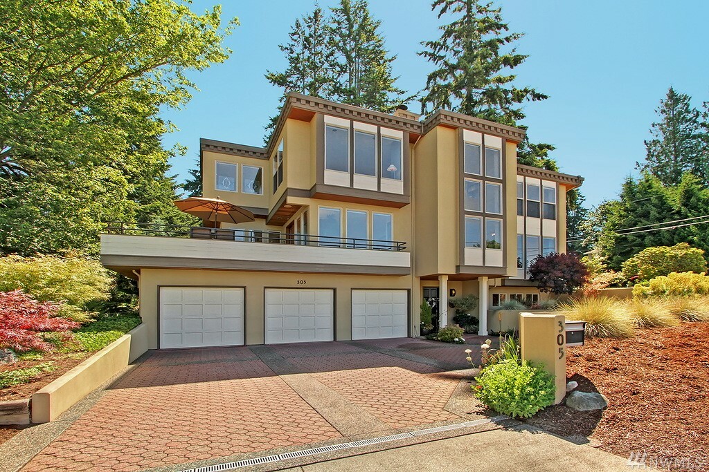 Property Photo: 305 10th Ave S WA 98020