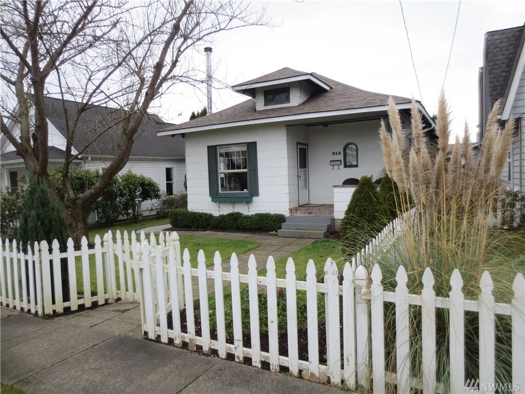 Property Photo: 314 N Madison St WA 98272
