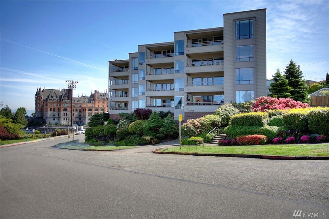 Property Photo:  312 N Stadium Way 402  WA 98403 