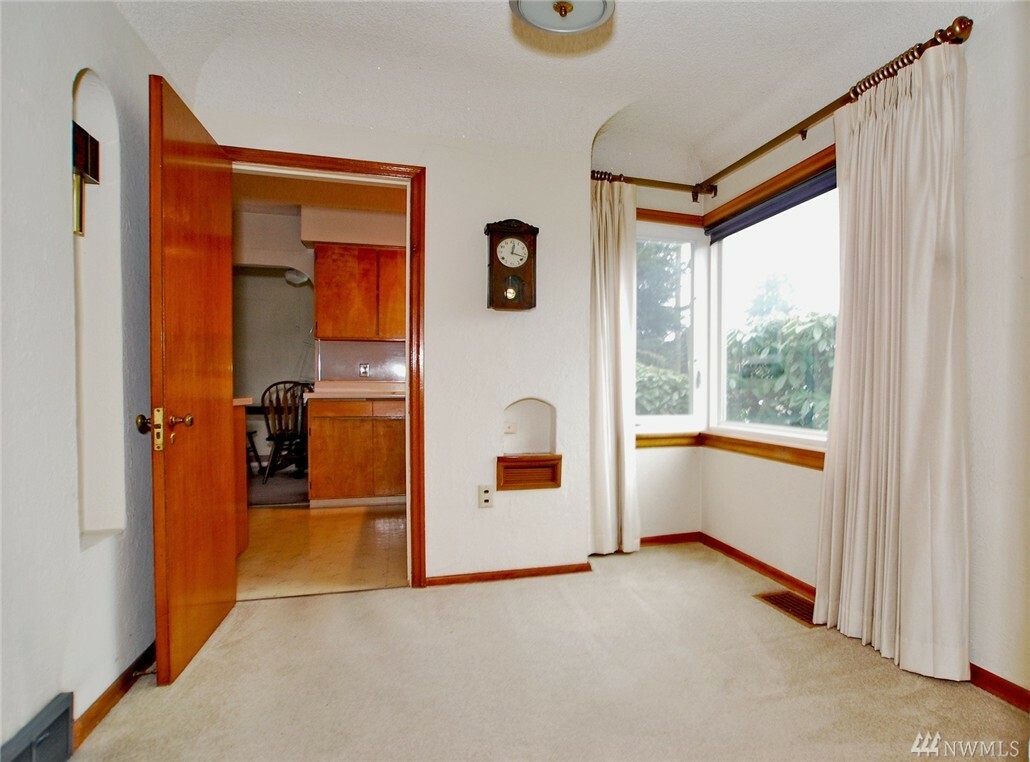 Property Photo:  316 J St NE  WA 98002 