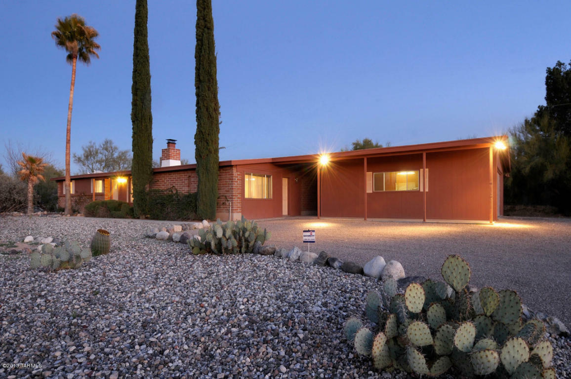Property Photo: 1545 W Los Filos Drive AZ 85704