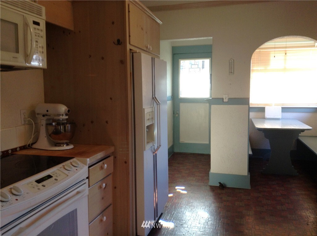 Property Photo:  420 Cottage  WA 98815 