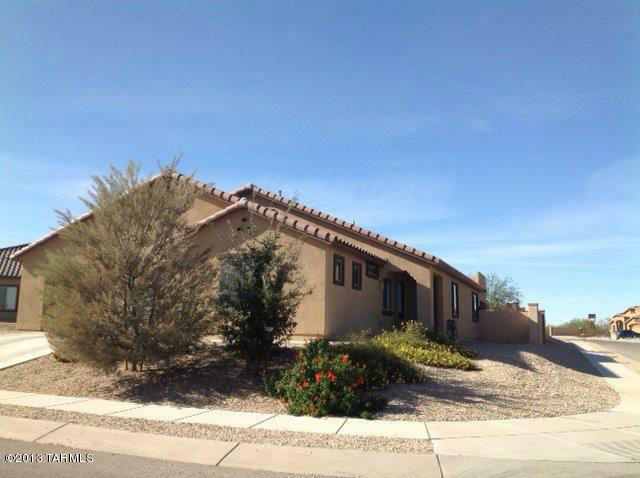 Property Photo:  910 W Calle Iribu  AZ 85629 