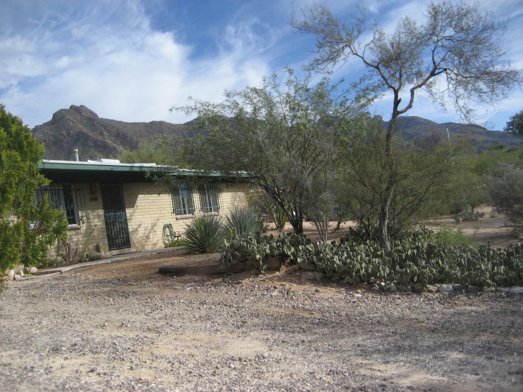 Property Photo: 8155 N Rancho Catalina Avenue AZ 85704