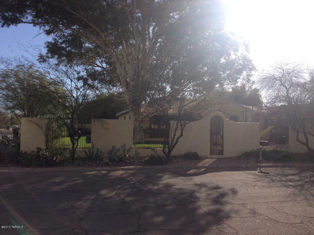 Property Photo:  126 N Bryant Avenue  AZ 85711 