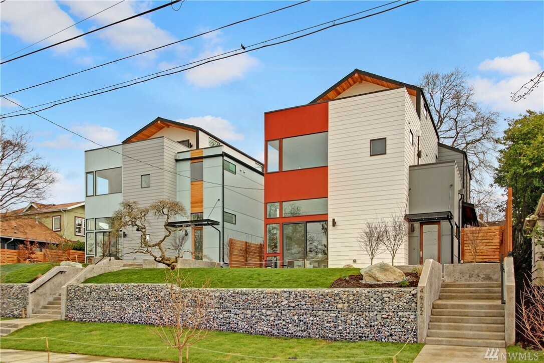 Property Photo: 4922 43rd Ave S WA 98118