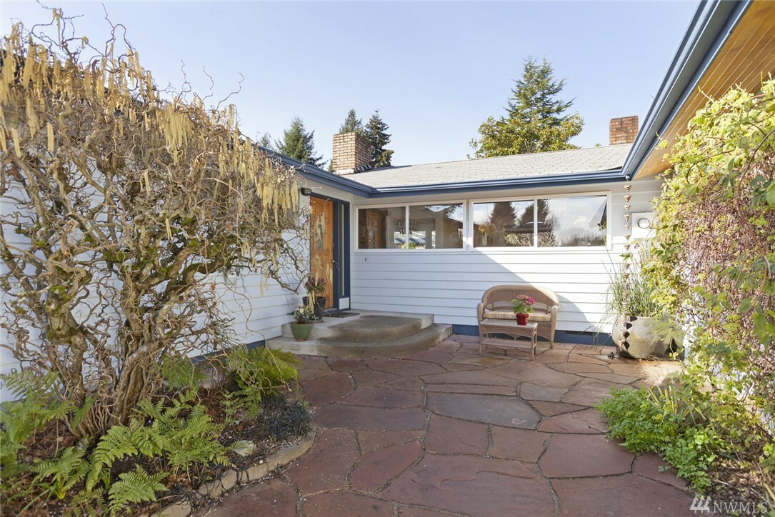 Property Photo:  1719 126th Ave SE  WA 98005 