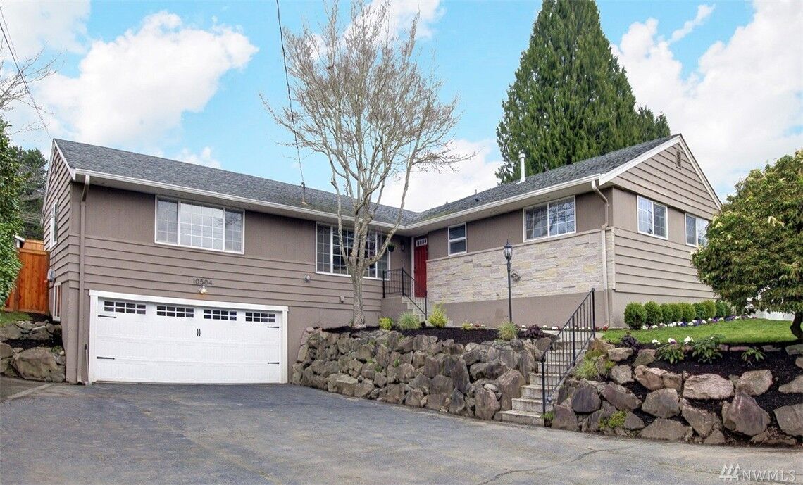 Property Photo:  10504 NE 194th St  WA 98011 