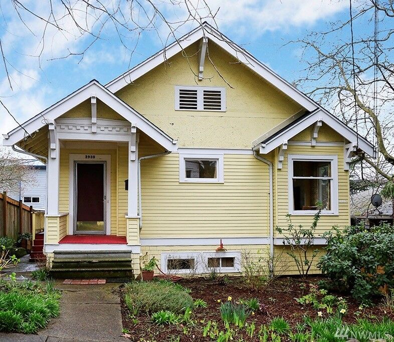 Property Photo: 3938 1st Avenue NE WA 98105