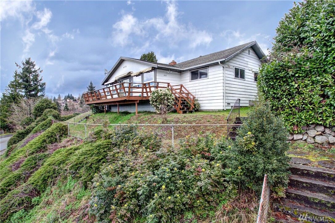 Property Photo: 410 Grandey Wy NE WA 98056