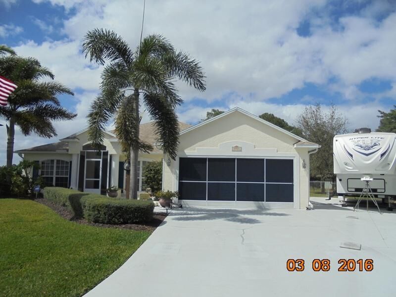 Property Photo: 1911 SW Modla Court FL 34953