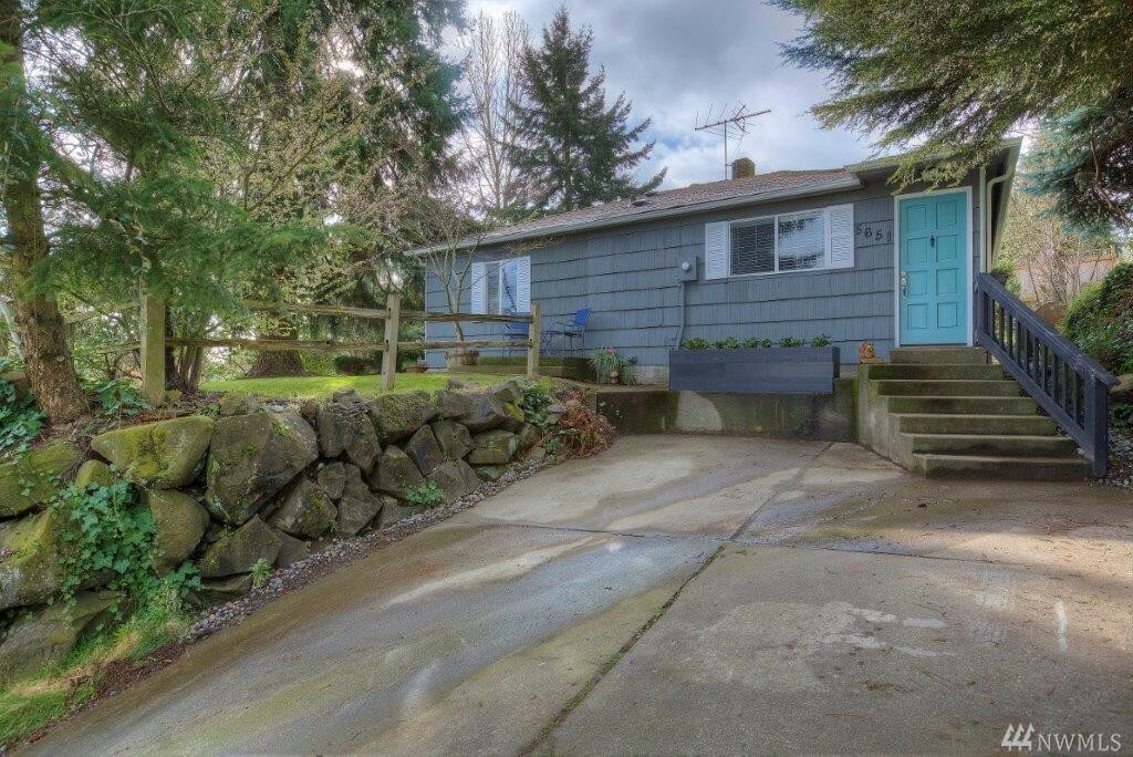 Property Photo: 5651 S 144th St WA 98168