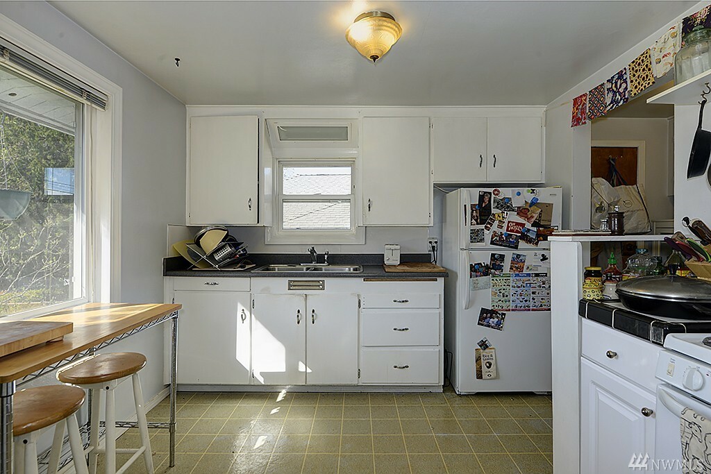 Property Photo:  9222 22nd Ave SW  WA 98106 