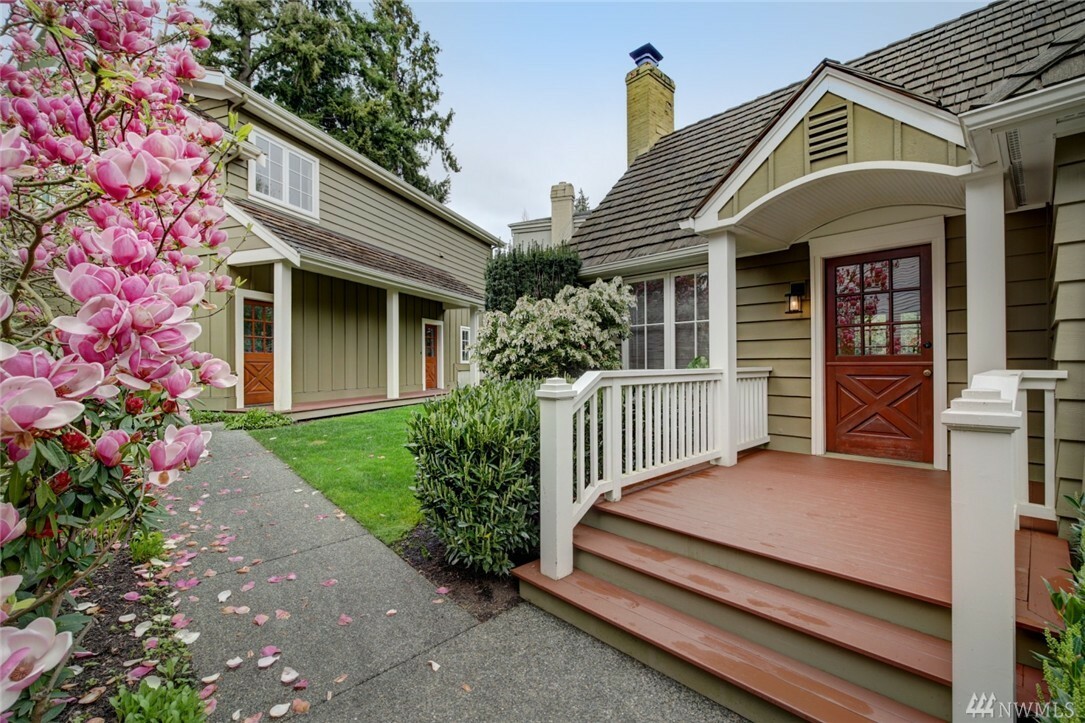 Property Photo:  9021 NE 10th St  WA 98004 