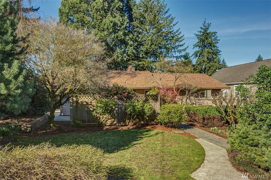 Property Photo: 9830 NE 29th St WA 98004