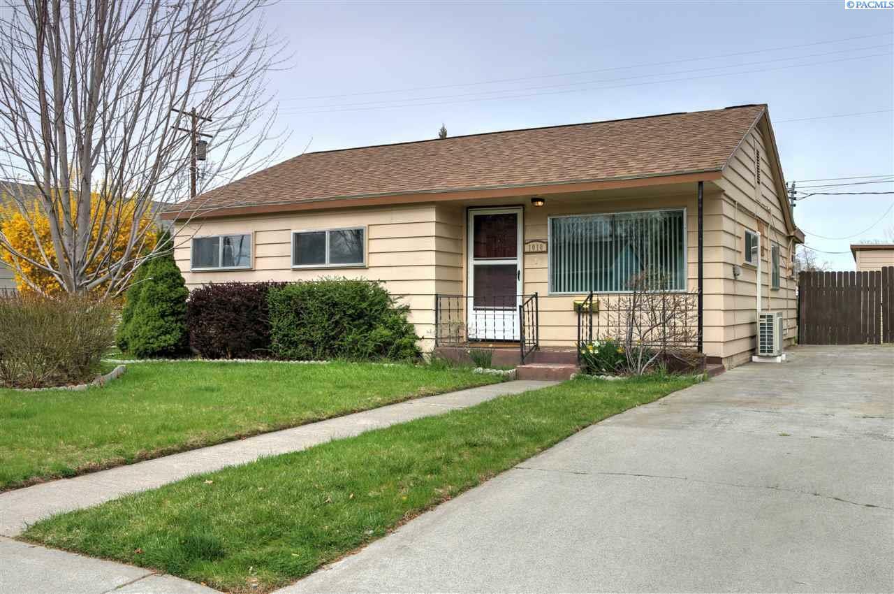 Property Photo:  1010 Sanford Ave  WA 99354 