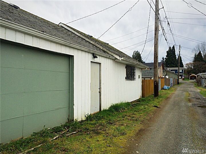 Property Photo:  1113 S 62nd St  WA 98408 