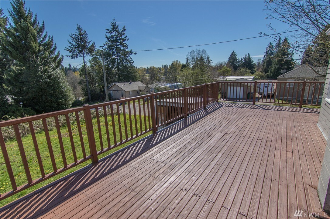 Property Photo: 10858 11th Ave SW WA 98146