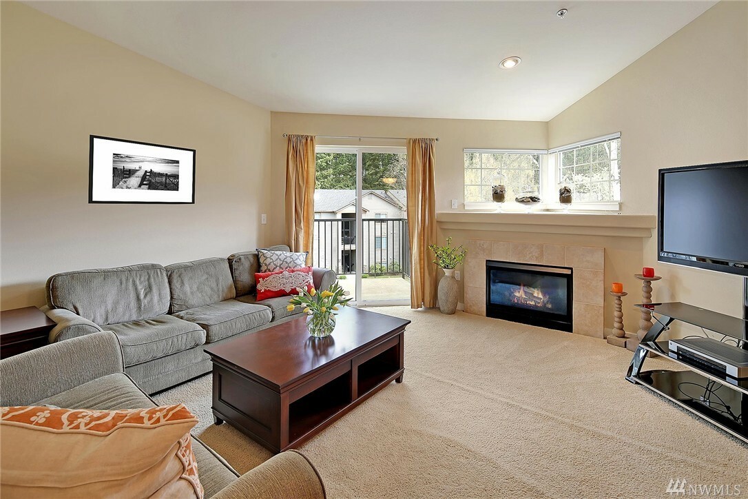 Property Photo:  25025 SE Klahanie Blvd L-303  WA 98029 