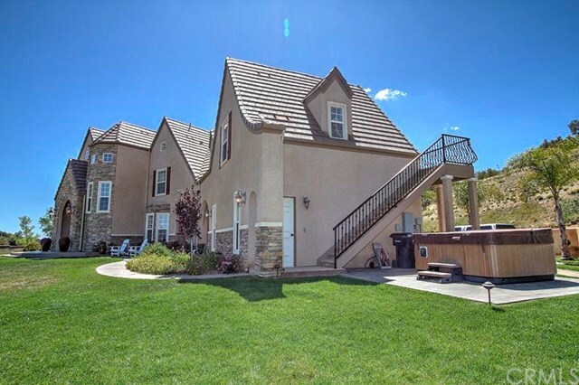 Property Photo:  40021 Hidden Meadow Circle  CA 92562 