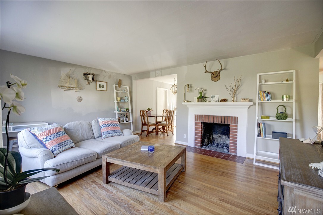 Property Photo: 3909 SW Southern St WA 98136