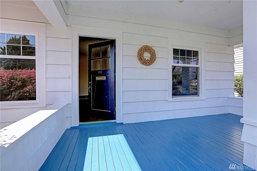 Property Photo:  217 Anacortes St  WA 98233 