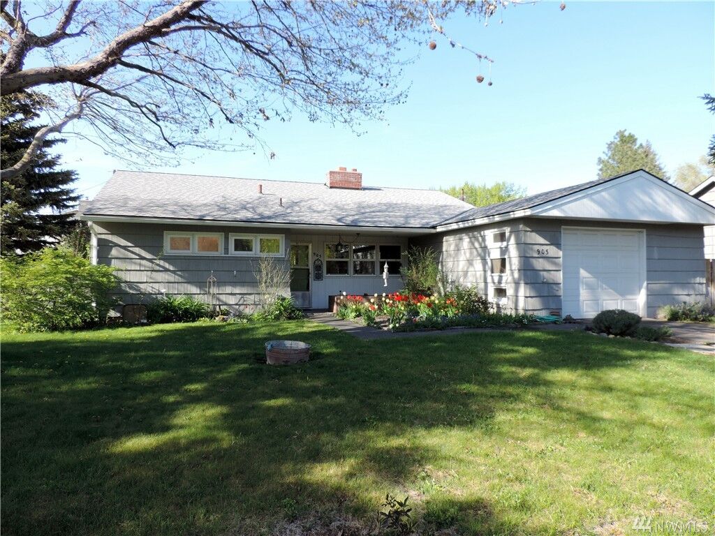 Property Photo:  905 E Spokane Ave  WA 98926 