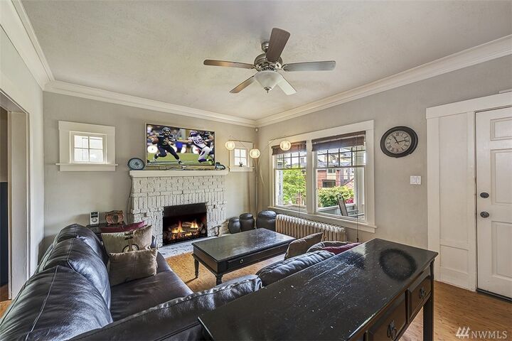 Property Photo:  1606 Lakeview Blvd E  WA 98102 