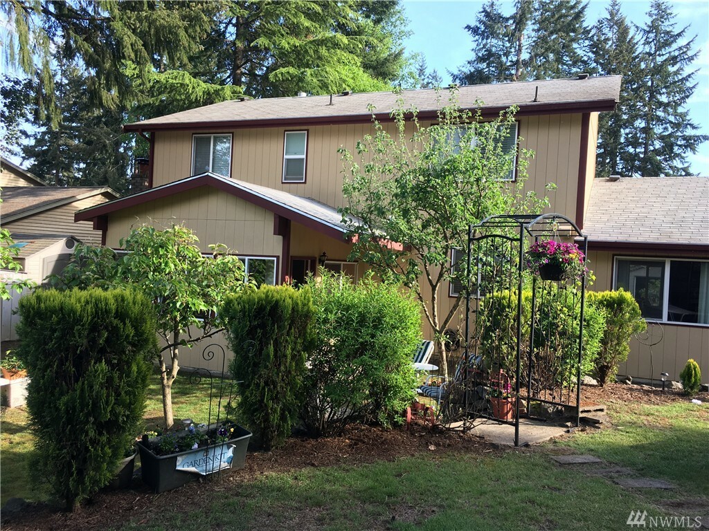 Property Photo:  3929 SE Castlewood Dr  WA 98366 