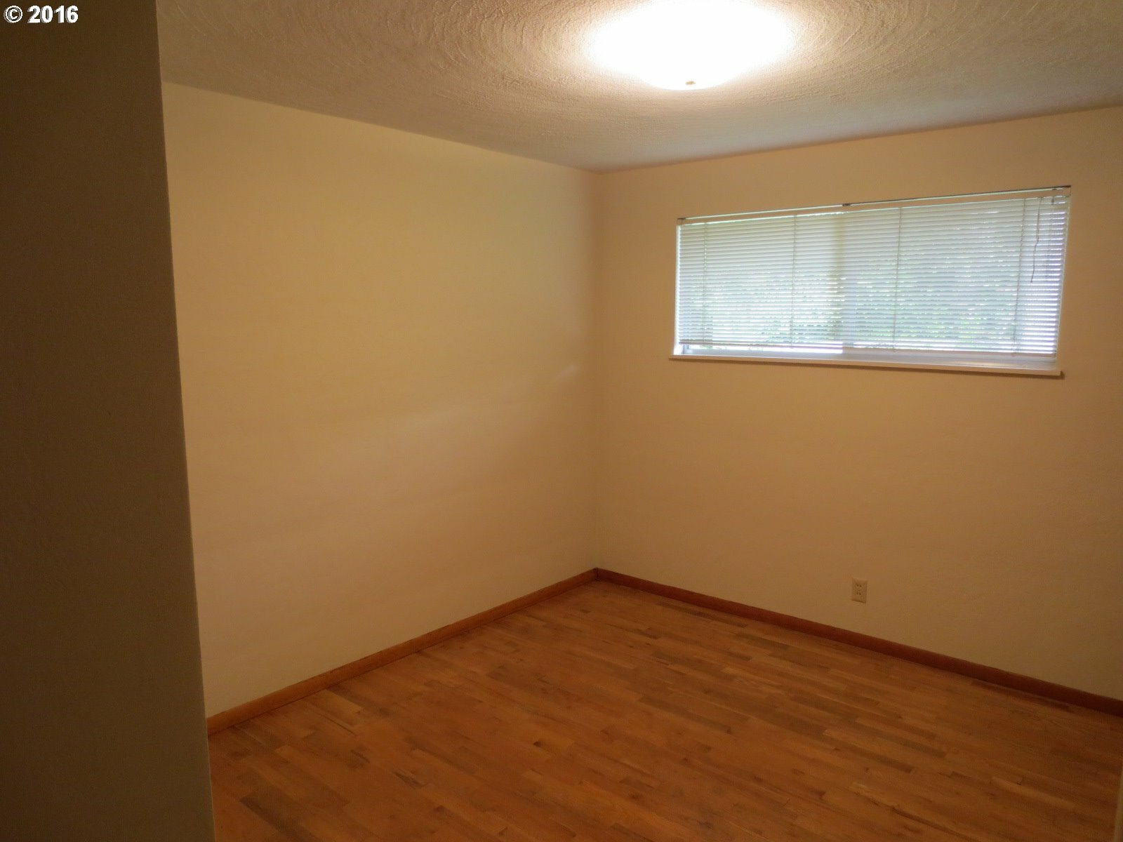 Property Photo:  500 E 36th Ave  OR 97405 
