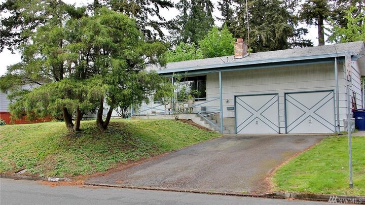 Property Photo: 2915 22nd St SE WA 98092