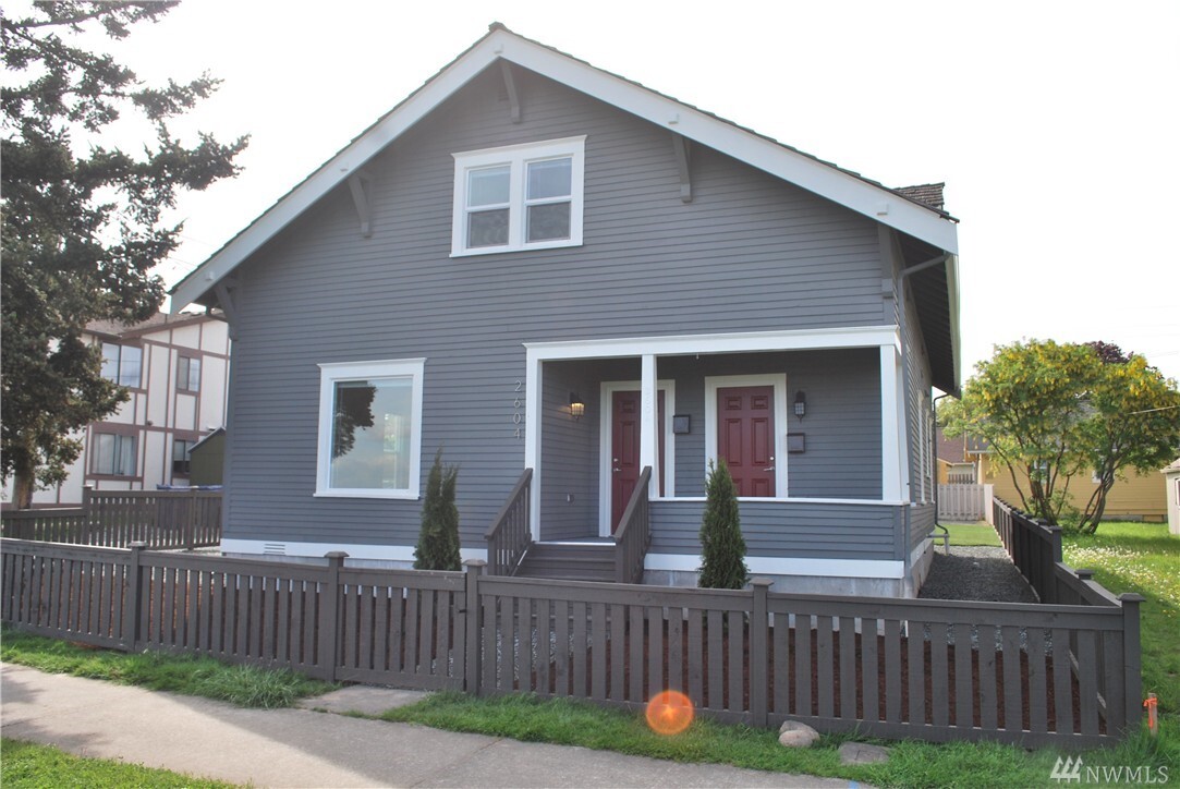 Property Photo: 2604 R Ave WA 98221