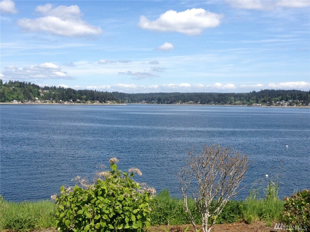 Property Photo:  604 9th Ct  WA 98333 