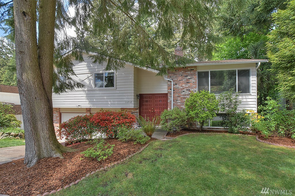 Property Photo: 11712 NE 145th St WA 98034