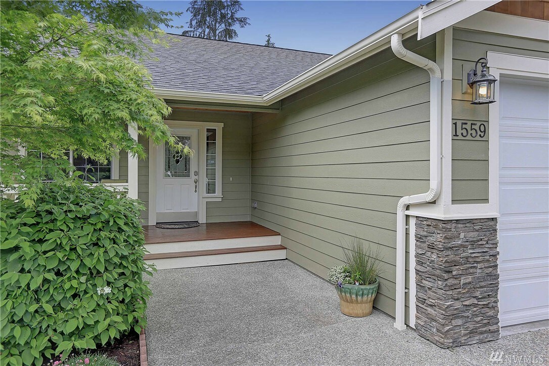 Property Photo: 1559 Silver Fir Dr WA 98282