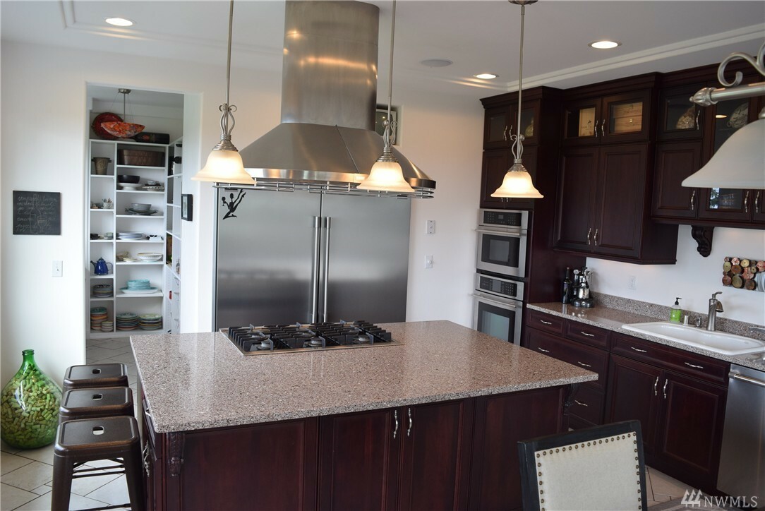 Property Photo: 1059 Malvern Hills Dr WA 98282