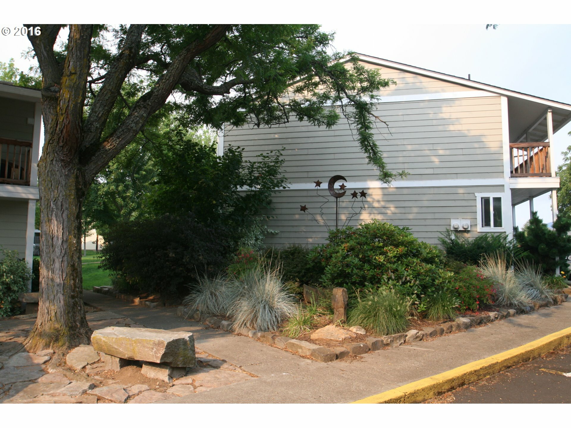 Property Photo: 1706 Avalon Way C14 OR 97031